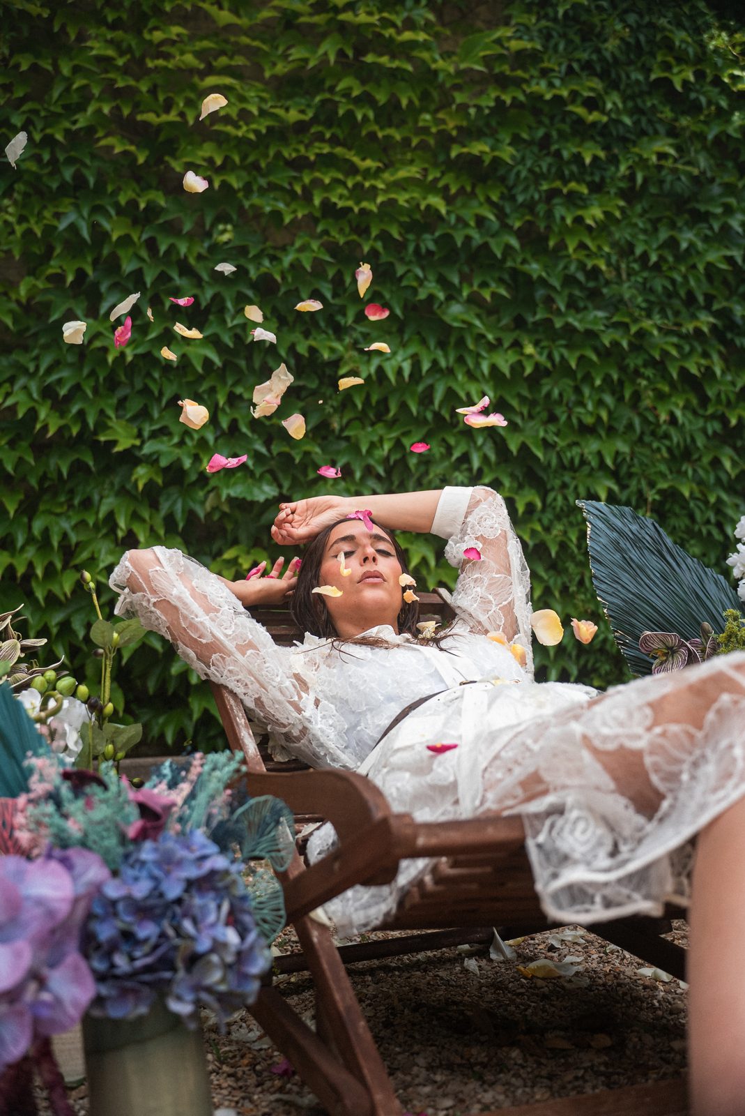 Pimpas. Un après-midi au jardin, les fleurs en décor.
