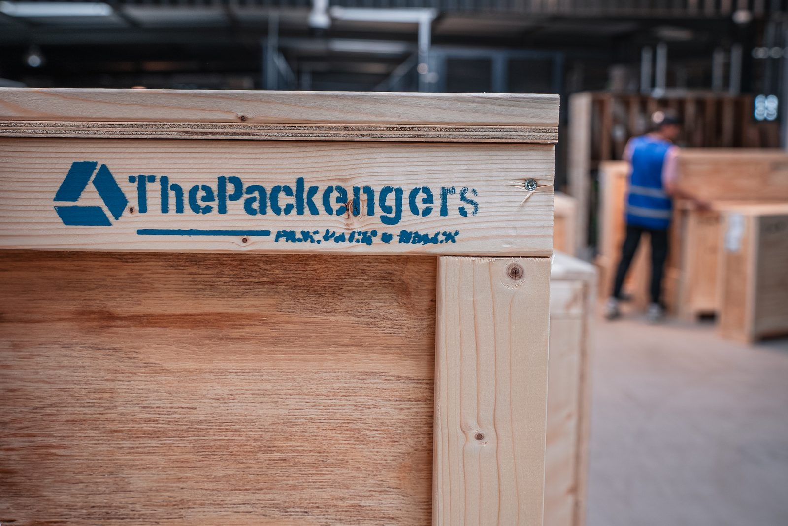 ThePackengers. Reportage en entrepôt.